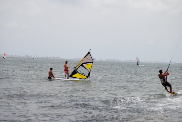 Aprendiendo a levantar la vela